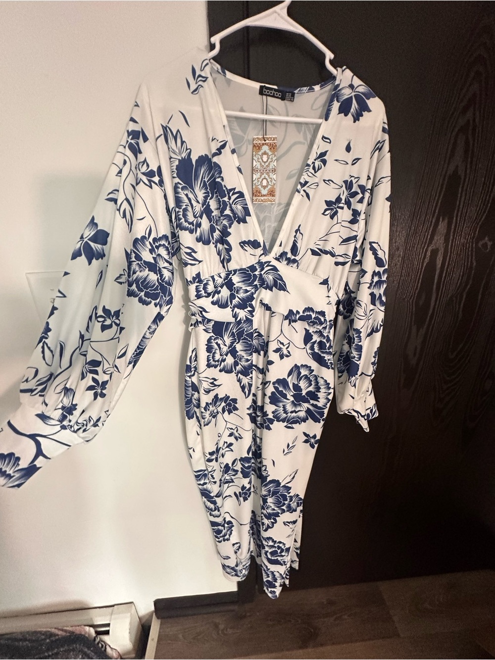 BRAND NEW: Boohoo White with Navy Floral Print Dress